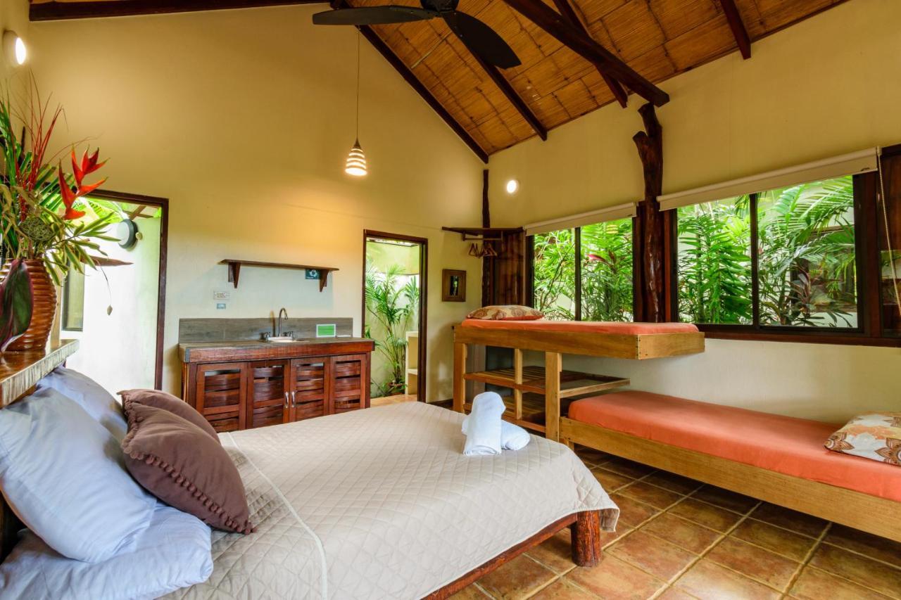 Funky Monkey Lodge Playa Santa Teresa  Екстериор снимка