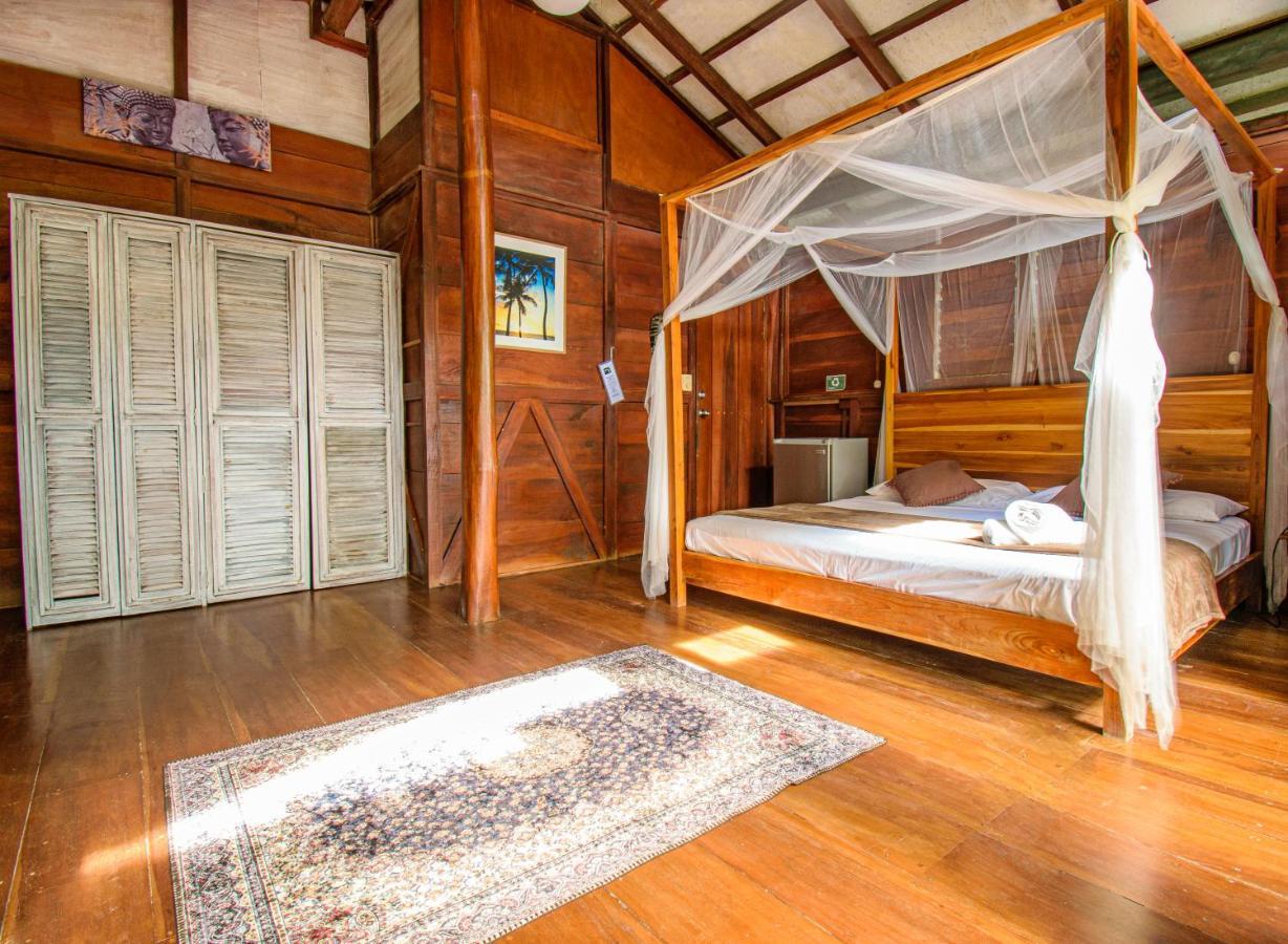 Funky Monkey Lodge Playa Santa Teresa  Екстериор снимка