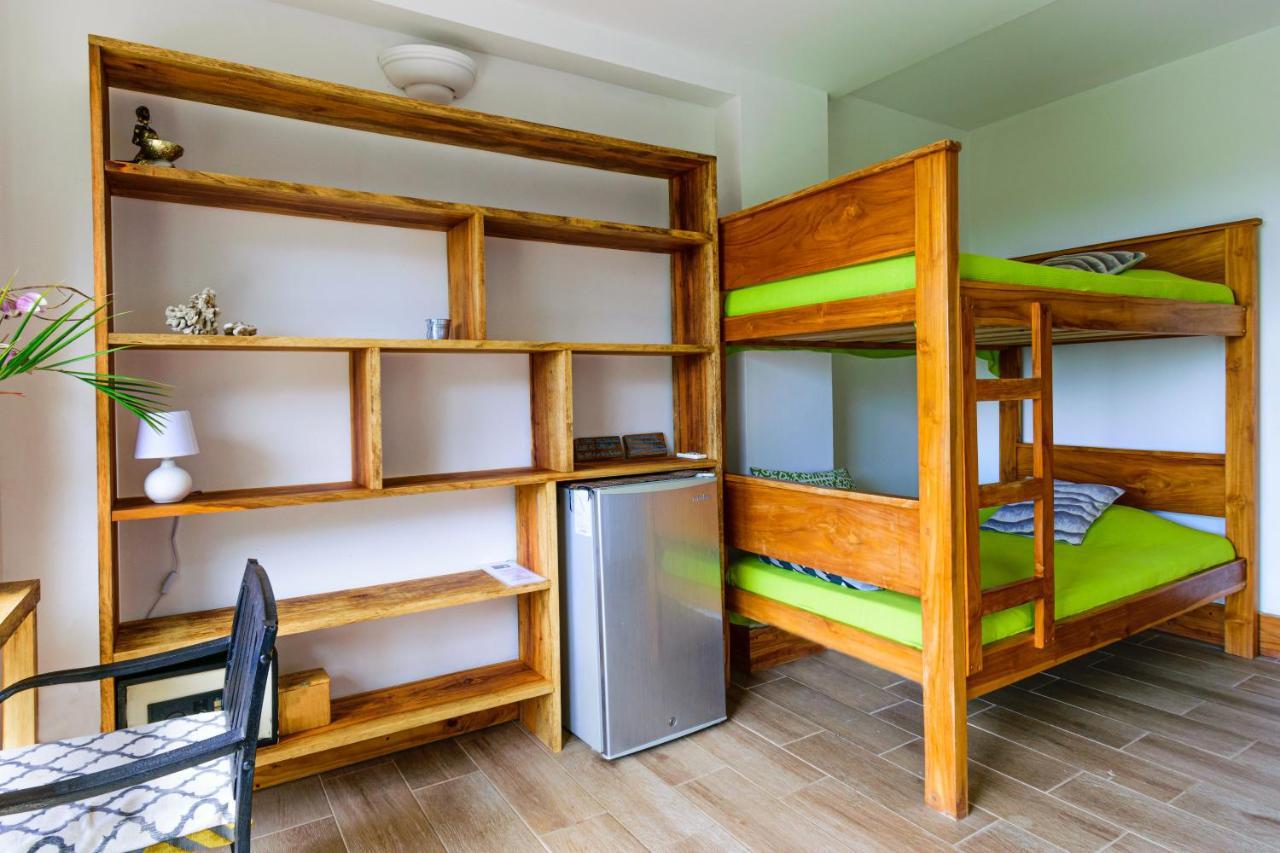 Funky Monkey Lodge Playa Santa Teresa  Екстериор снимка