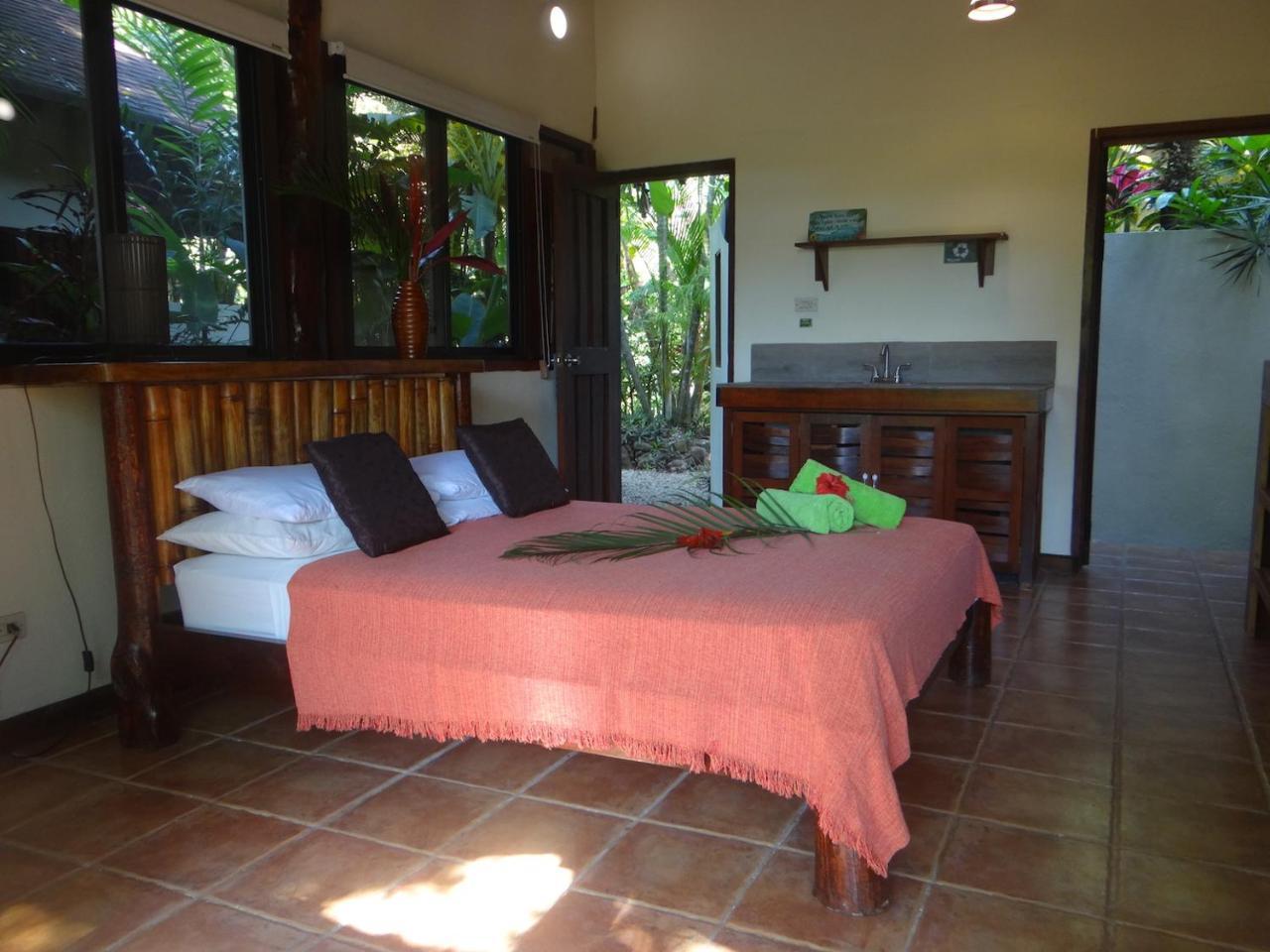 Funky Monkey Lodge Playa Santa Teresa  Екстериор снимка