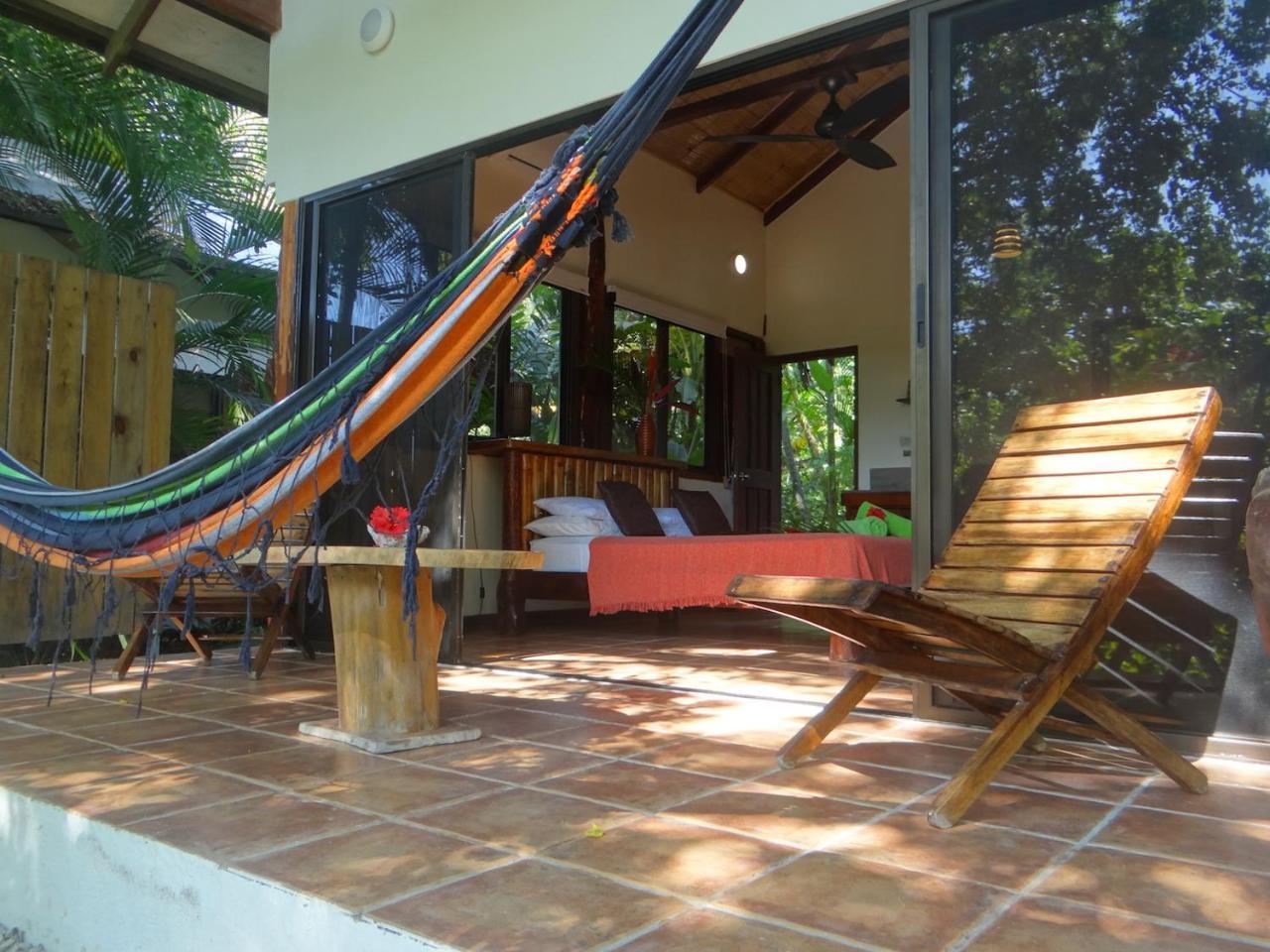 Funky Monkey Lodge Playa Santa Teresa  Екстериор снимка